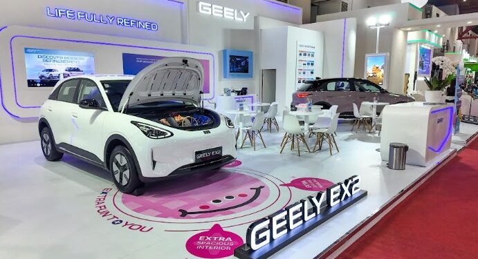 Geely EX2 Ramaikan Jakarta Fair 2026, Mobil Listrik Kompak dengan Harga Mulai Rp239 Jutaan 1 Geely EX2 Ramaikan Jakarta Fair 2026, Mobil Listrik Kompak dengan Harga Mulai Rp239 Jutaan