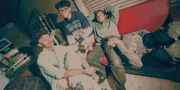 Enitine Rilis Maxi-single dengan 2 Track “Your Piercing Looks Perfect in Every Picture You’ve Ever Took” dan “Stain”