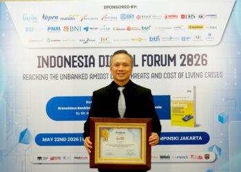 KINERJA POSITIF: Consumer Funding & Wealth Business Head PT Bank Danamon Indonesia Ivan Jaya menerima penghargaan dalam ajang 15th Infobank-Isentia Digital Brand Appreciation 2026. (FOTO: SHANTY AULIA/KORANINDOPOS.COM)