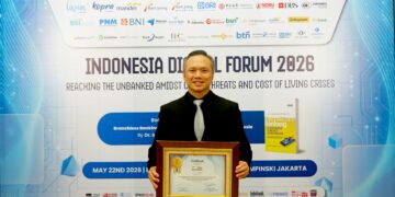 KINERJA POSITIF: Consumer Funding & Wealth Business Head PT Bank Danamon Indonesia Ivan Jaya menerima penghargaan dalam ajang 15th Infobank-Isentia Digital Brand Appreciation 2026. (FOTO: SHANTY AULIA/KORANINDOPOS.COM)
