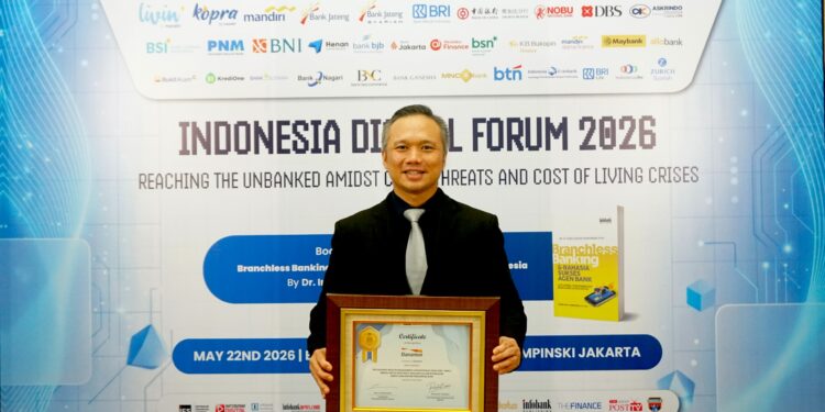 KINERJA POSITIF: Consumer Funding & Wealth Business Head PT Bank Danamon Indonesia Ivan Jaya menerima penghargaan dalam ajang 15th Infobank-Isentia Digital Brand Appreciation 2026. (FOTO: SHANTY AULIA/KORANINDOPOS.COM)
