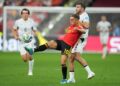 HASIL TELAK: Pemain Belgia, Leandro Trossard, berebut bola dengan pemain Selandia Baru, Tim Payne, dalam pertandingan Piala Dunia 2026 pada Sabtu (27/6/2026). (Foto: (c) AP Photo/Abbie Parr)