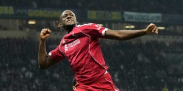 SELEBRASI: Pemain Liverpool, Ibrahima Konate, merayakan gol yang kemudian dianulir setelah pemeriksaan VAR dalam laga Liga Champions kontra Inter Milan, Rabu (10/12/2025). (Foto: (c) AP Photo/Luca Bruno)