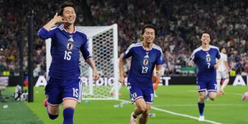 MENANG TELAK: Skuad Timnas Jepang merayakan gol Daichi Kamada (kiri) ke gawang Timnas Tunisia di Piala Dunia 2026. (Foto: (c) AP Photo/Matias Delacroix)