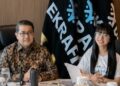 INDUSTRI KREATIF: Menteri Ekonomi Kreatif RI Teuku Riefky Harsya (kiri) dan sineas muda Ferly Halim saat kunjungan Ferly di Gedung Kementerian Ekonomi Kreatif RI, Jakarta pada Selasa (23/6/2026). (Foto: Dok/Ferly Salim)