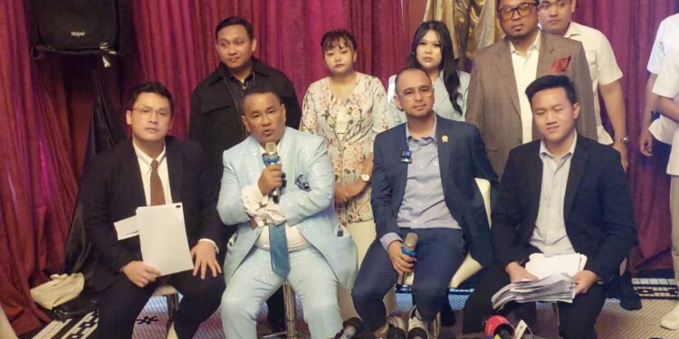 Dibela Hotman Paris, Saksi Kunci Bongkar Fakta Foto Viral Raffi Ahmad di Depan Toko Blueray 1 Dibela Hotman Paris, Saksi Kunci Bongkar Fakta Foto Viral Raffi Ahmad di Depan Toko Blueray