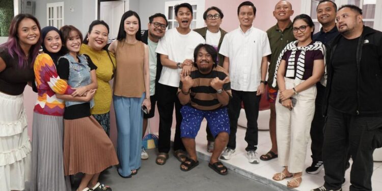 Oki Rengga hingga Dicky Difie Bintangi Sitkom Tetangga Maha Benar.