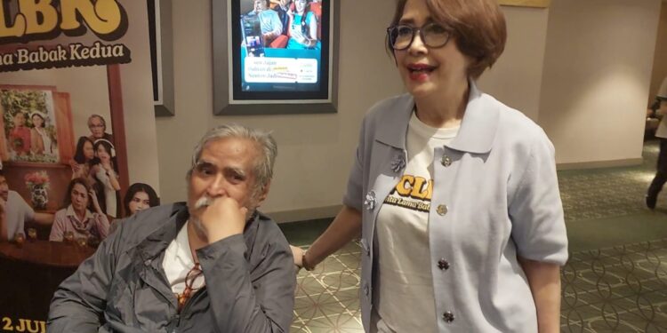 Slamet Rahardjo dan Widyawati Dipersatukan dalam CLBK, Angkat Romansa yang Tertunda Puluhan Tahun 1 Slamet Rahardjo dan Widyawati Dipersatukan dalam CLBK, Angkat Romansa yang Tertunda Puluhan Tahun