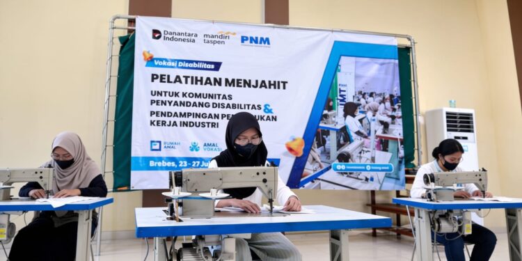 Asa Baru Difabel Brebes: Mandiri dan Tembus Dunia Kerja Lewat Vokasi Menjahit Sepatu