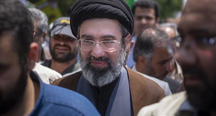 Pimpinan Tertinggi Iran Sebut Trump Sudah Putus Asa 1 KESEPAKATAN DAMAI: Pemimpin Tertinggi Iran Ayatollah Mojtaba Khamenei dalam satu momen. (Foto Ilustrasi: Dok./NurPhoto via Getty Images/NurPhoto)
