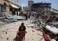 GENCATAN SENJATA: Pengungsi perang di Lebanon Kembali ke pinggiran selatan Beirut pada Jumat (17/4/2026) seiring berlangsungnya gencatan senjata. (Foto: Reuters/Louisa Gouliamaki)