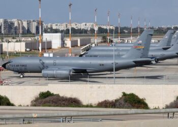 Pesawat Perang AS Numpang Parkir, Israel Rugi Besar 2 NUMPANG PARKIR: Pesawat tanker BBM AS menumpang parkir di sejumlah bandara Israel yang berdampak pada kerugian penerbangan bagi Israel. (Foto Ilustrasi: AFP/JACK GUEZ)