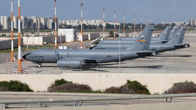 Pesawat Perang AS Numpang Parkir, Israel Rugi Besar 1 NUMPANG PARKIR: Pesawat tanker BBM AS menumpang parkir di sejumlah bandara Israel yang berdampak pada kerugian penerbangan bagi Israel. (Foto Ilustrasi: AFP/JACK GUEZ)