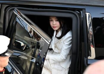 HUKUMAN TAMBAHAN: Kim Keon Hee, mantan ibu negara Korea Selatan, dijatuhi hukuman tambahan oleh Pengadilan Korea Selatan pada Jumat (26/6/2026). (Foto: AFP/KIN CHEUNG)