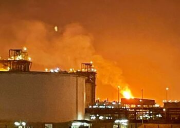 Ledakan Pengolahan Gas Qatar Menewaskan 13 Orang 2 PENGOLAHAN GAS: Ledakan dahsyat mengguncang fasilitas pengolahan gas utama Qatar di Ras Laffan pada Minggu (21/6/2026) malam. (Foto:/X/@FaytuksNetwork)