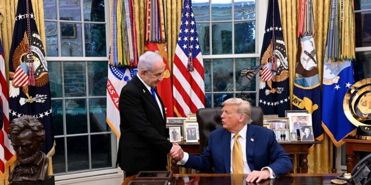 Trump dan Netanyahu Sepakat Stop Serang Iran 1 KATA SEPAKAT: Presiden Amerika Serikat Donald Trump menerima kunjungan Perdana Menteri Israel Benjamin Netanyahu di Gedung Putih. (Foto Ilustrasi: Twitter/@IsraeliPM)