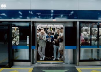 Perpanjangan Rute MRT Ke Bekasi dan Tangerang Akhir Tahun Ini 2 PERPANJANG RUTE: Penumpang memenuhi gerbong kereta MRT Jakarta di Stasiun Fatmawati, Jakarta Selatan. (Foto Ilustrasi: jakartamrt.co.id)