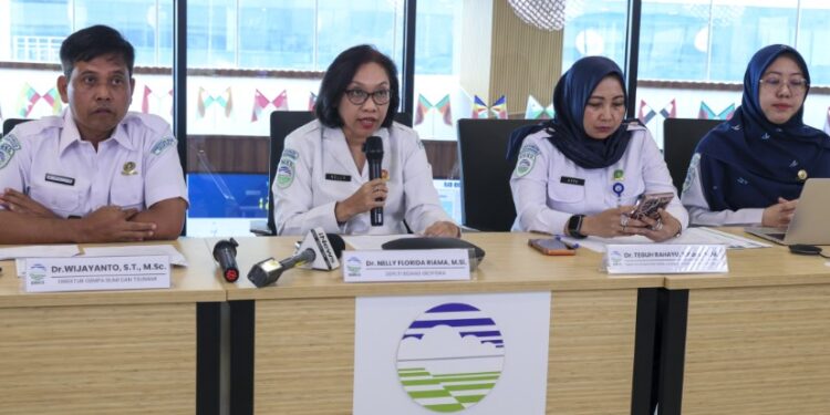 Gempa Susulan Terbesar di Palu Tercatat M5,2 1 KETERANGAN PERS: Deputi Bidang Geofisika BMKG Nelly Florida Riama (dua dari kiri) memberikan penjelasan kepada awak media di Gedung Multi-Hazard Early Warning System (MHEWS), BMKG di Kemayoran, Jakarta Pusat pada Selasa (16/6/2026). (Foto: BMKG.go.id)