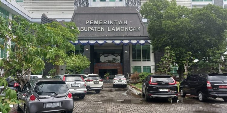 KPK Tahan Tiga Tersangka Kasus Gedung Pemkab Lamongan 1 DUGAAN KORUPSI: Gedung Pemerintahan Kabupaten Lamongan yang berlokasi di Jalan KH Ahmad Dahlan, Kauman, Sidoharjo, Kec. Lamongan, Kabupaten Lamongan, Jawa Timur. (Foto Ilustrasi: suaranasional.com)
