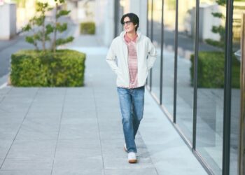 Dibawah Matahari yang Sama : Rutinitas Urban dan Pentingnya Perlindungan UV