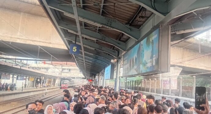 Gangguan Wesel di Stasiun Tigaraksa Sempat Picu Kepadatan Penumpang di Tanah Abang