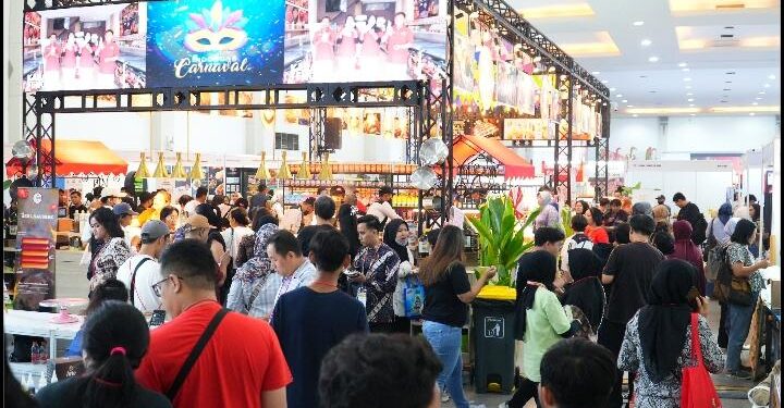 Pameran KRISTAInterFOOD 2026 Akan Digelar di NICE PIK 2 1 TARGET PENGUNJUNG: Para pengunjung memadati sejumlah gerai dalam acara yang diselenggarakan oleh Krista Exhibition beberapa waktu lalu. (Foto: Dok./Kristaexhibitio)