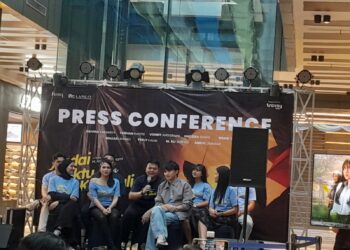 RILIS FILM: Para pemeran film Andai Waktu Bisa Diulang Kembali di Travoy Hub, Makasar, Jakarta Timur pada Jumat (26/6/2026). (FOTO: HARIS RISNANDAR/KORANINDOPOS.COM)
