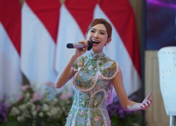 SAPA FANS: Icha Yang tampil di acara Jember Meraih Mimpi yang diselenggarakan Pemkab Jember, Jawa Timur. (Foto: Dok./Icha Yang)