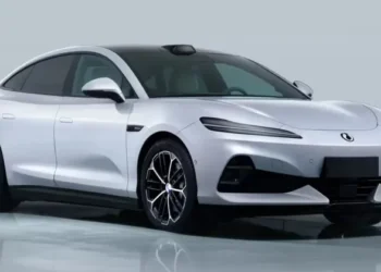 BYD Denza Z9S Resmi Diperkenalkan, Sedan Listrik Premium dengan Kokpit AI dan Tenaga Hingga 1.200 HP