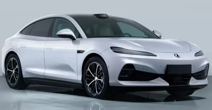 BYD Denza Z9S Resmi Diperkenalkan, Sedan Listrik Premium dengan Kokpit AI dan Tenaga Hingga 1.200 HP