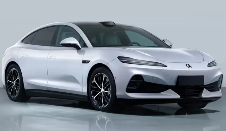 BYD Denza Z9S Resmi Diperkenalkan, Sedan Listrik Premium dengan Kokpit AI dan Tenaga Hingga 1.200 HP