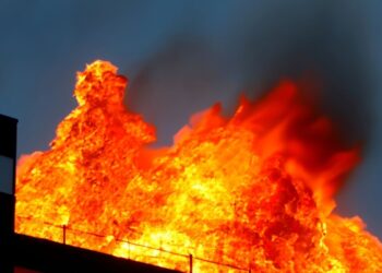 Pabrik Dupa di Kampung Bayur Tangerang Terbakar, 50 Personel Damkar Dikerahkan 2 Pabrik Dupa di Kampung Bayur Tangerang Terbakar, 50 Personel Damkar Dikerahkan