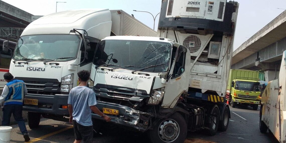 Tiga Truk Terlibat Kecelakaan di Tol Jakarta-Cikampek, Arus Lalu Lintas Sempat Tersendat