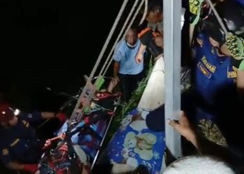 Remaja Terjatuh ke Jurang Saat Ambil Bola, Damkar Depok Evakuasi dengan Teknik Khusus 2 Remaja Terjatuh ke Jurang Saat Ambil Bola, Damkar Depok Evakuasi dengan Teknik Khusus