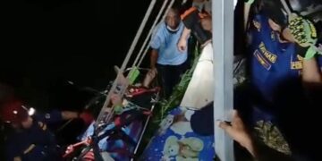 Remaja Terjatuh ke Jurang Saat Ambil Bola, Damkar Depok Evakuasi dengan Teknik Khusus