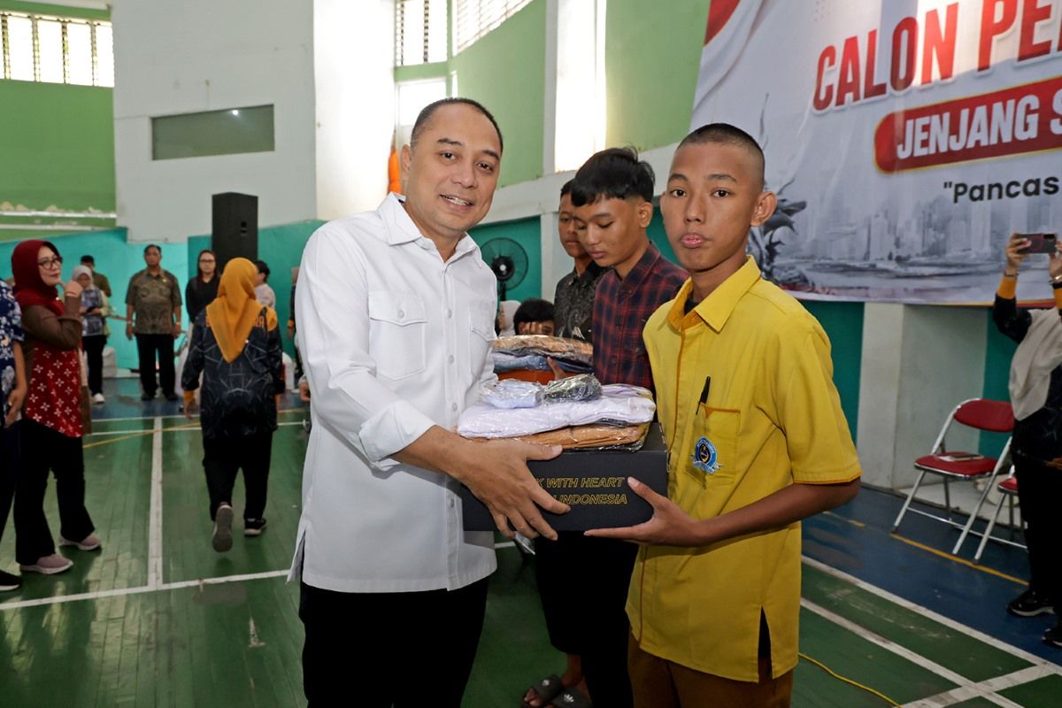 Pemkot Surabaya Salurkan Bantuan Pendidikan untuk 7.380 Siswa SMA/SMK/MA 3 Pemkot Surabaya Salurkan Bantuan Pendidikan untuk 7.380 Siswa SMA/SMK/MA