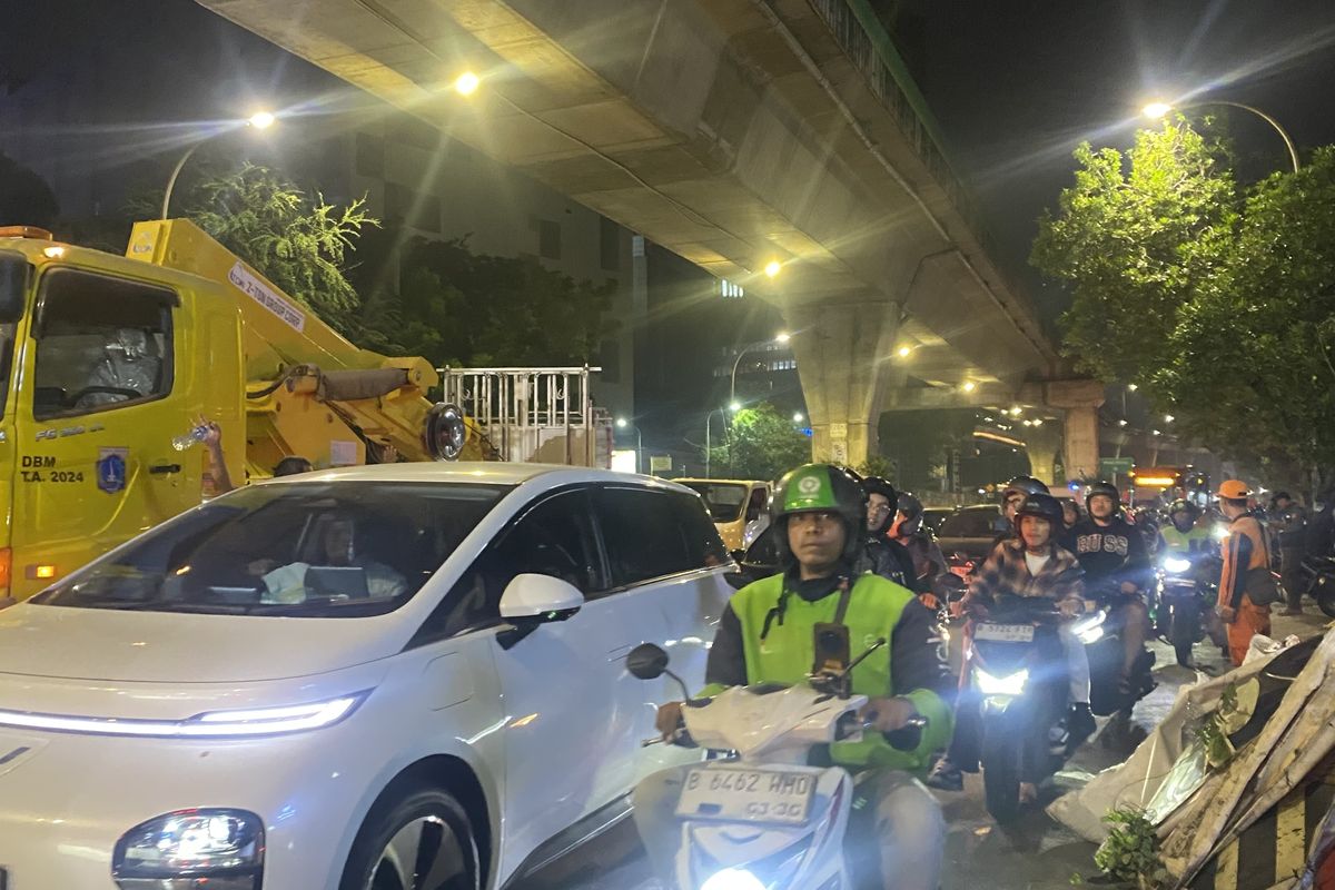 Pembongkaran JPO Tendean Rampung, Jalan Kapten Tendean Arah Blok M Kembali Dibuka