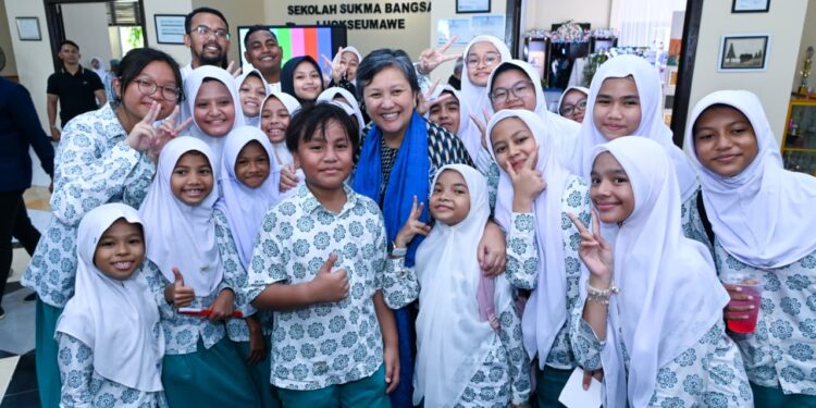 Lestari Moerdijat: Mendidik Adalah Tindakan Optimisme untuk Menjamin Masa Depan Bangsa 1 Lestari Moerdijat: Mendidik Adalah Tindakan Optimisme untuk Menjamin Masa Depan Bangsa