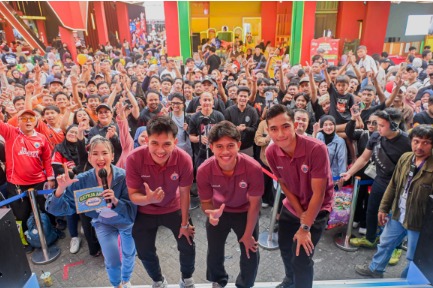 Antusiasme Pengunjung Warnai Meet & Greet Bersama Pemain Persija Di Jakarta Fair 2026 1 Antusiasme Pengunjung Warnai Meet & Greet Bersama Pemain Persija Di Jakarta Fair 2026