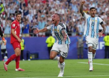 AKSI SELEBRASI: Alexis Mac Allister merayakan golnya ke gawang Timnas Swiss di perempat final Piala Dunia 2026 pada Minggu (12/7/2026). (Foto: (c) AP Photo/Abbie Parr)