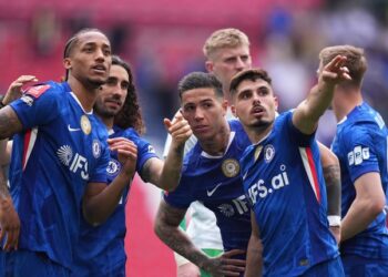SANKSI BERAT: Skuad Chelsea usai laga versus Leeds United di semifinal FA Cup 2025/2026 pada Minggu (26/4/2026). (Foto: (c) AP Photo/Alastair Grant)