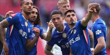 SANKSI BERAT: Skuad Chelsea usai laga versus Leeds United di semifinal FA Cup 2025/2026 pada Minggu (26/4/2026). (Foto: (c) AP Photo/Alastair Grant)