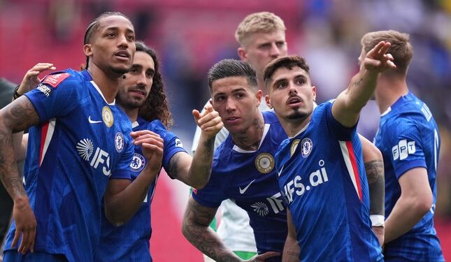 Chelsea Kena Denda Rp 220 Miliar Dari FA 1 SANKSI BERAT: Skuad Chelsea usai laga versus Leeds United di semifinal FA Cup 2025/2026 pada Minggu (26/4/2026). (Foto: (c) AP Photo/Alastair Grant)