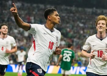 AKSI SELEBRASI: Timnas Inggris merayakan gol Jude Bellingham ke gawang Meksiko di 16 Besar Piala Dunia 2026 pada Senin (6/7/2026). (Foto: (c) AP Photo/Natacha Pisarenko)