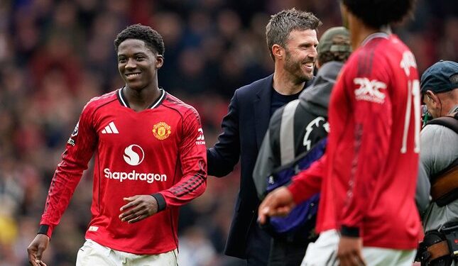 Kobbie Mainoo Segera Bergabung Dengan Setan Merah 1 PERKUAT TIM: Gelandang Manchester United, Kobbie Mainoo, dan pelatih Michael Carrick usai laga melawan Liverpool di Old Trafford pada 3 Mei 2026. (Foto: (c) AP Photo/Dave Thompson)