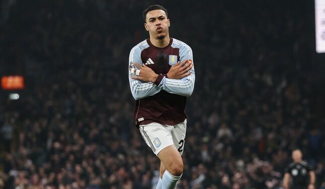 AKSI SELEBRASI: Ekspresi Morgan Rogers usai membobol gawang Manchester United pada Minggu (21/12/2025). (Foto:(c) Aston Villa Official)