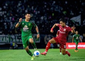 LAGA SENGIT: Aksi Malik Risaldi pada laga Persebaya lawan Persija di Piala Presiden 2026. (Foto: (c) Dok. Persebaya)
