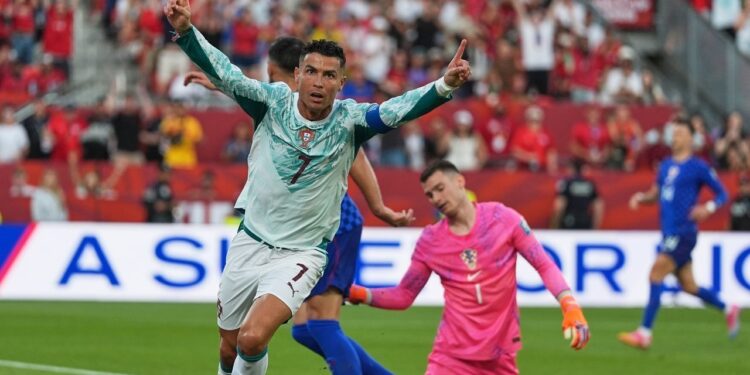 Hajar Kroasia 2-1, Portugal Lolos 16 Besar 1 AKSI SELEBRASI: Ekspresi Cristiano Ronaldo usai mencetak gol penyama kedudukan di laga Portugal vs Kroasia pada Jumat (3/7/2026). (Foto:(c) AP Photo/Stephanie Scarbrough)
