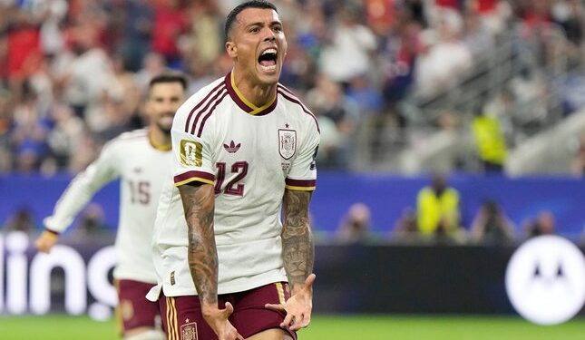 TUNGGU FINAL: Pemain Spanyol Pedro Porro bereaksi setelah mencetak gol dalam laga semifinal Piala Dunia 2026 antara Prancis vs Spanyol di Arlington, Texas, dekat Dallas pada Senin (14/7/2026). (Foto: (c) AP Photo/Ashley Landis)