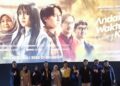 Kemas Cerita Cinta, Pengorbanan, dan Kesempatan Kedua 7 MENGADUK EMOSI: Para aktor dan aktris drama berjudul Andai Waktu Bisa Diulang Kembali ditampilkan dalam konferensi pers di Hollywood XXI, Gatot Subroto, Jakarta Selatan pada Selasa (14/7/2026). Film tersebut akan tayang serentak di bioskop pada 30 Juli 2026. (FOTO: HARIS RISNANDAR/KORANINDOPOS.COM)